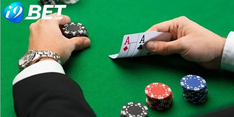 Luôn quan sát, đề phòng đối thủ trên bàn cược